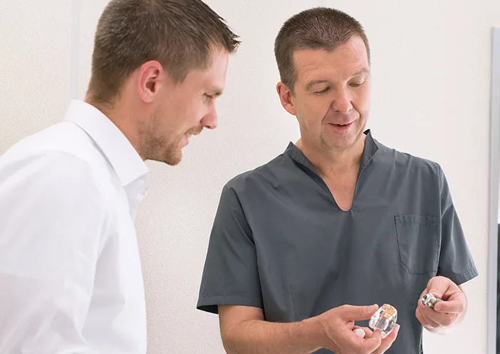 Dr. Bettin f&uuml;hrt die Zusatzbezeichnung T&auml;tigkeitsschwerpunkt Implantologie
